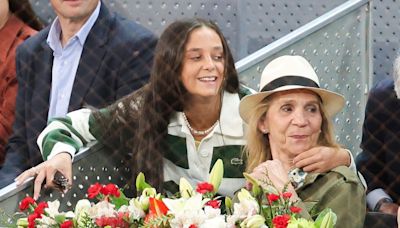 Victoria Federica, de lo más cariñosa con la infanta Elena: el cómplice abrazo de la influencer a su madre en público