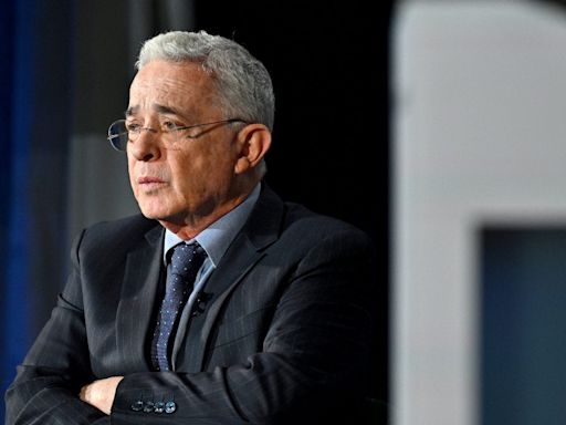 La Fiscalía de Colombia acusa al expresidente Álvaro Uribe de tres delitos