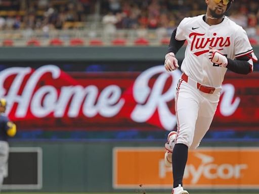 Rhys Hoskins’ go-ahead homer in 8th lifts Brewers over Twins, 8-7