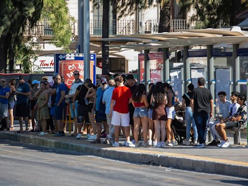 Palma, atascada en verano: “El autobús va lleno y pasa de largo. Tardo dos horas en llegar a casa”