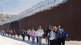中國非法移民湧入美國南境 當局恢復合作遣返