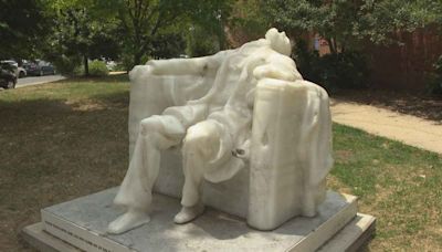 El calor derrite la cabeza de una estatua de Lincoln en Washington y se hace viral