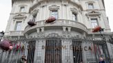 Cinco cucarachas gigantes en Madrid para advertir de las amenazas al mundo
