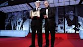 George Lucas recibe la Palma de Oro de Honor de Cannes de manos de su amigo Francis Ford Coppola