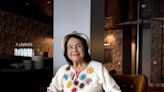 Vicepresidenta Kamala Harris felicita a la activista Dolores Huerta por su cumpleaños 94