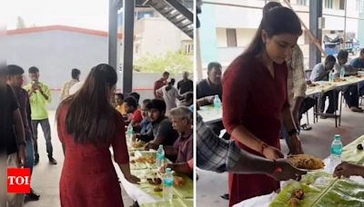 Aishwarya Rajesh serves biryani to her team members on the last day of the 'Valaiyam' shoot | Tamil Movie News - Times of India