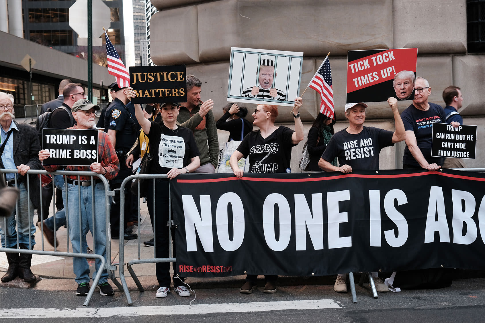 Trump falsely claims police are preventing "thousands" of people from protesting his trial