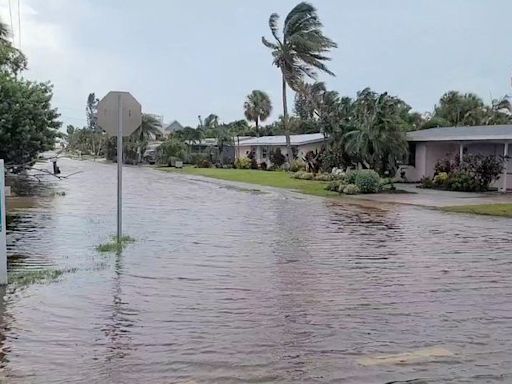 Debby pours more than a foot of rain on coastal Georgia, South Carolina