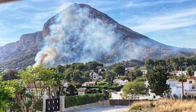 Declarado un incendio en la misma ladera del Montgó de Xàbia del fuego de la pasada semana