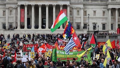 Centenares de personas salen a la calle en Londres por el Día del Trabajador