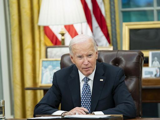 Biden firma una ley para aplicar las mismas normas de seguridad para el presidente y el candidato presidencial