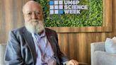 El filósofo Daniel Dennett previene de la IA: Es un "arma de engaño masivo"