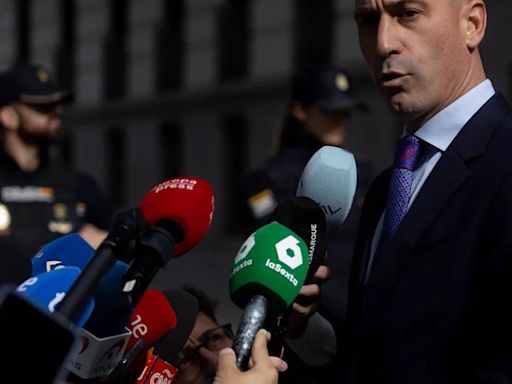 Rubiales insiste en que su beso a Hermoso fue "una manifestación de euforia" y niega "ánimo sexual" o coacciones