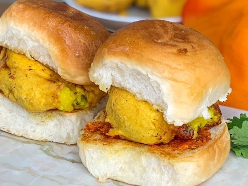 ‘Rs 24 lakh annually’: Vada pav seller’s income matches white collar paychecks, internet reacts