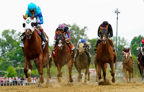 Gun Song wins the Black-Eyed Susan at Pimlico, beating Corposo by 3 1/4 lengths