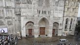 L'incendie de la cathédrale de Rouen "maîtrisé"