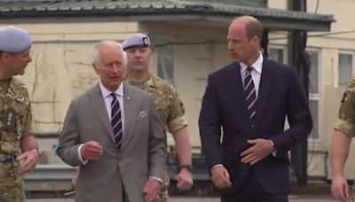 El rey Carlos III entrega una de sus funciones militares a su hijo Guillermo