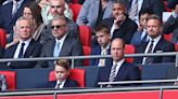 Prinz George mit Papa William beim FA-Cup-Finale im Wembleystadion
