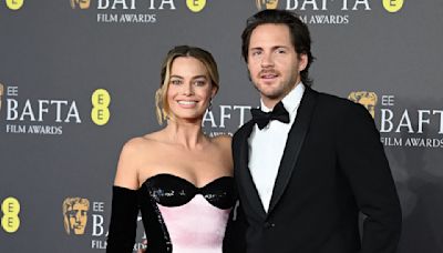 Margot Robbie enceinte : l’actrice dévoile son baby bump pour la première fois