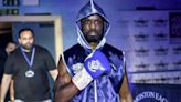 Conmoción en el deporte: el boxeador Sherif Lawal murió en su primera pelea como profesional tras recibir un golpe en la cabeza