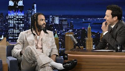 Video: Daveed Diggs Recalls Prince Inviting the Cast of HAMILTON to a Club After a Performance