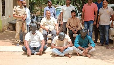 Three red sanders operatives from Tamil Nadu nabbed in Annamayya