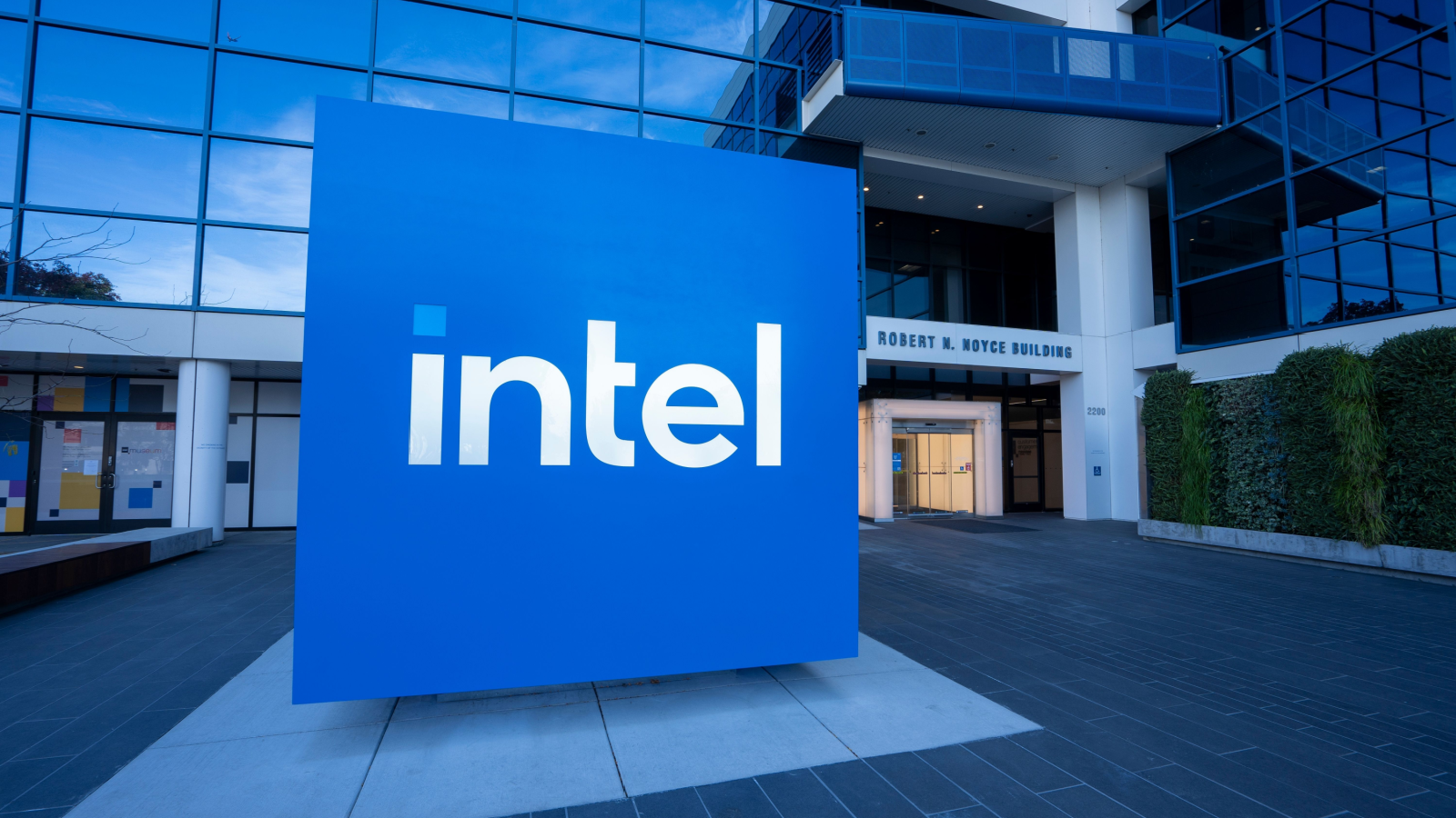 Intel Stock Warning: You Need to Let Go From the Get-Go