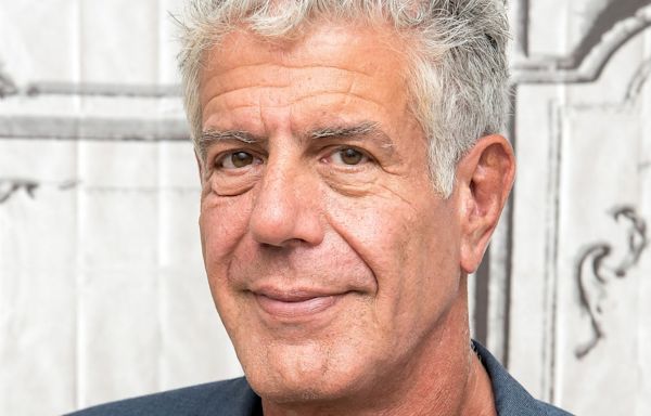 This Was Anthony Bourdain's Favorite Pre-Dinner Cocktail