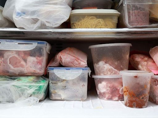 How long will food stay safe in the fridge and freezer when you lose power?