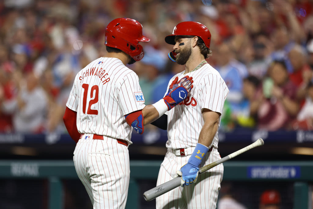 Clemens picks up Estevez and Rojas in wild 9th inning, Phils win to begin homestand