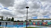 El Ayuntamiento de Madrid solo abre 17 de las 24 piscinas de verano por San Isidro