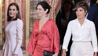 La reina Letizia con flores en 3D, el vestido de geisha de Ayuso y Sonsoles Ónega, en el almuerzo del Premio Cervantes