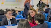 英國凱特王妃發起 高中開準爸媽課程為學生跟下一代「補腦」