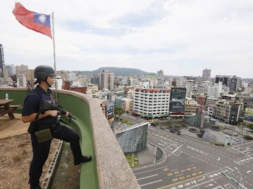 停路邊恐遭颱風狠掃30分...明南部萬安演習取消？國防部今晚10點給答案