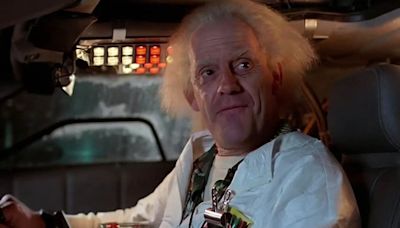 Christopher Lloyd, de De Volta Para o Futuro, estará no 2º ano de Wandinha