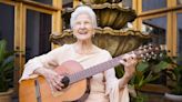 A los 95 años, la cubana Ángela Álvarez llega a los Grammy tras un largo sueño