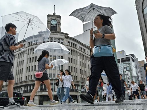 'Very strong' typhoon buffets Japan's Pacific coast