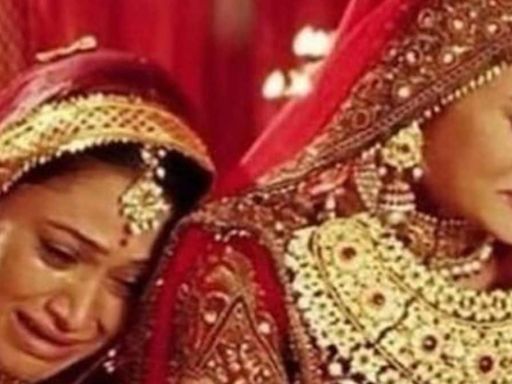 Taarak Mehta's Disha Vakani Cries Inconsolably With Aishwarya Rai In THIS Unseen Photo From Jodhaa Akbar - News18