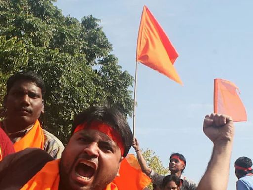 Stone Pelting On Funeral Procession Of Bajrang Dal Activist Arvind Vaishya In Dharavi - News18