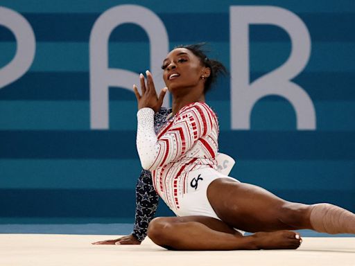 Simone Biles gana el oro, su octava medalla olímpica, y se convierte en la gimnasta estadounidense más condecorada