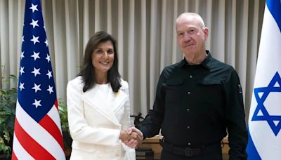 Nikki Haley se reunió con Yoav Gallant y Benny Gantz en Israel para tratar la amenaza de Hamas e Irán