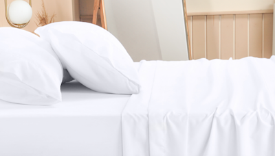 This 'luxury hotel'-like queen sheet set is just $16 (its lowest price ever)