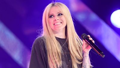 Avril Lavigne Clone Conspiracy Explained: Singer Laughs Off False Rumor—Here’s How It All Began