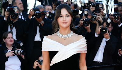 Selena Gomez Shuts Down Plastic Surgery Rumors Yet Again