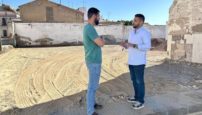 El Ayuntamiento de Peñarroya inicia las obras para una zona de aparcamiento junto a la Casa de la Cultura