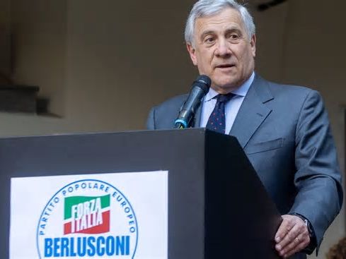 Forza Italia, Tajani pronto a candidarsi. Sarà capolista alle Europee