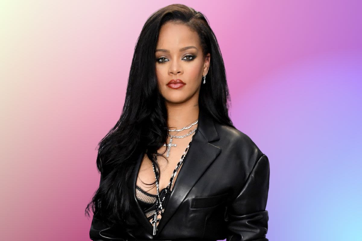 Way Rihanna holds her son defended online