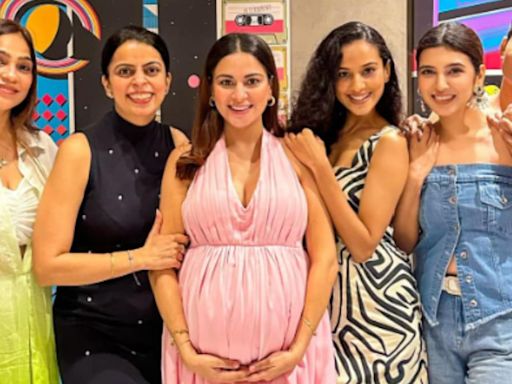 Mom-to-be Shraddha Arya Enjoys Time With Friends, Shares Adorable Pregnancy Moments - News18