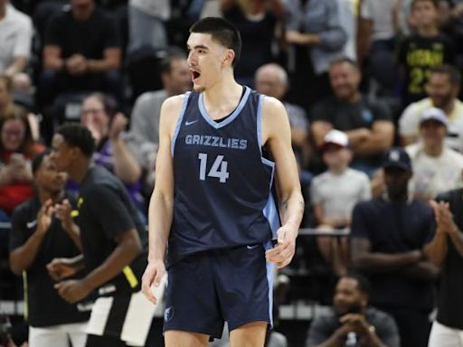 Zach Edey injury update: Grizzlies rookie heads to locker room after awkwardly twisting ankle | Sporting News Canada