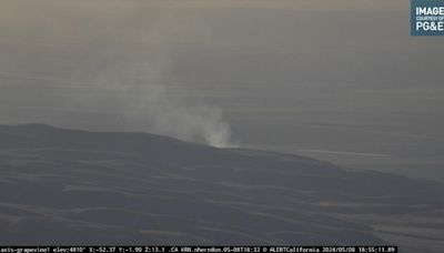 Brush fire burns south of Highway 166 near Bakersfield